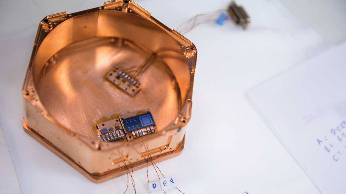 Diagnostic test chips prepared for the installation into the SuperCDMS SNOLAB engineering tower.